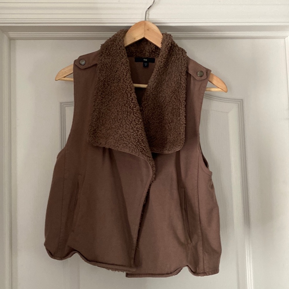 Gap Size S Vest